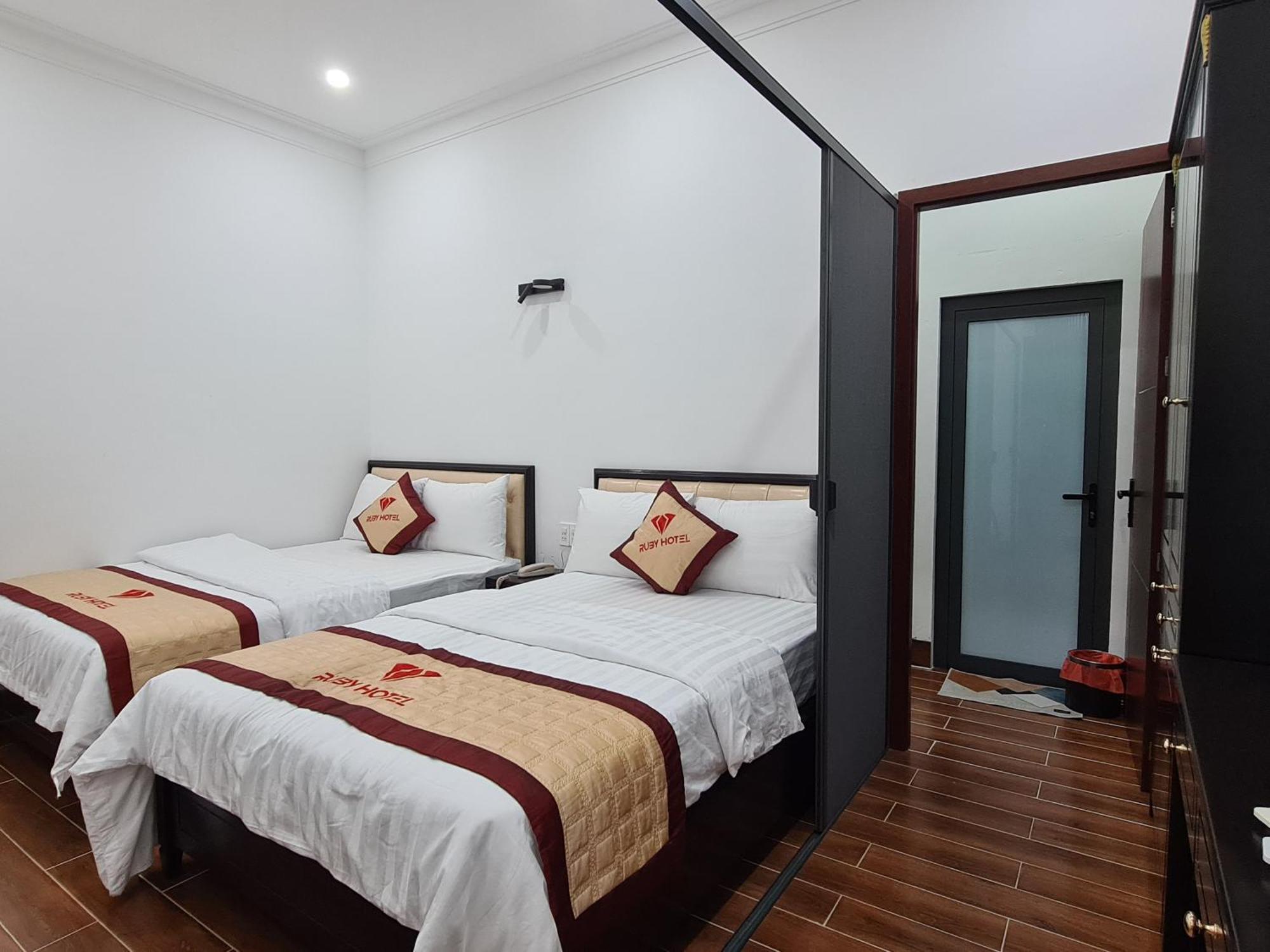 Ruby Hotel Виньлонг Экстерьер фото