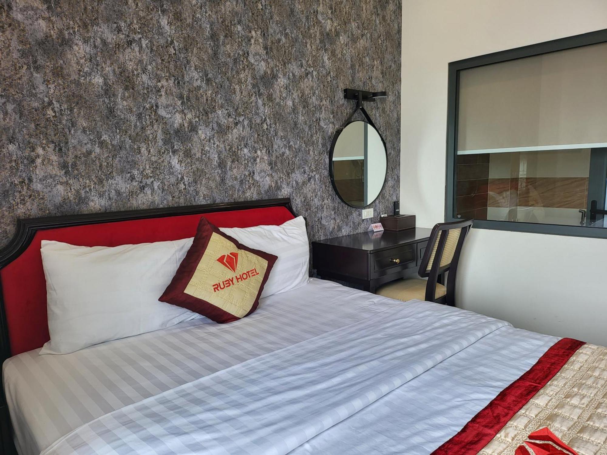 Ruby Hotel Виньлонг Экстерьер фото